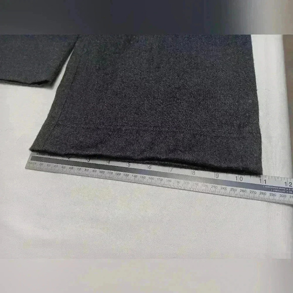 97% Wool Cargo Pants by Banana Republic. Men's size 36x32 - Picture 6 of 8